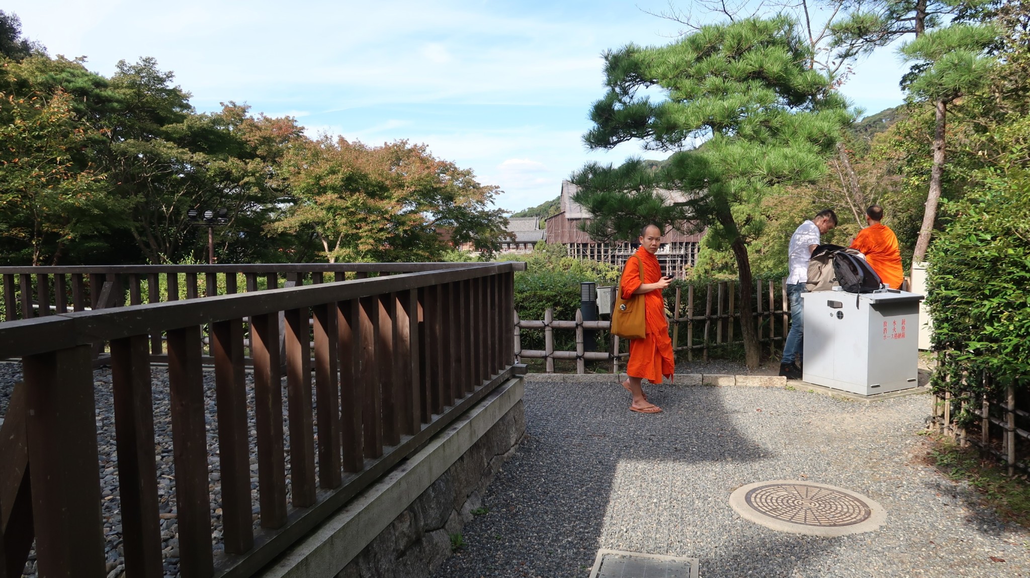 Mönche auf dem Weg zum Kiyomizudera Tempel